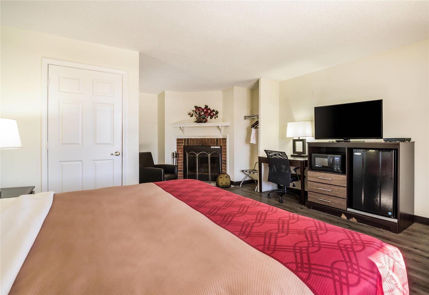 Econo Lodge Glade Springs I 81 - photo 8