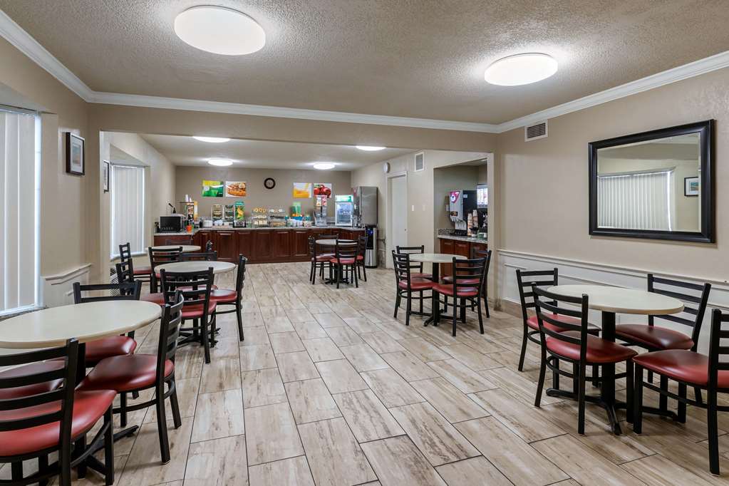 Quality Inn & Suites Des Moines Merle Hay Road - photo 39