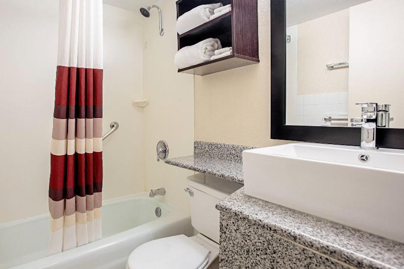 Red Roof Inn Wichita East - photo 63