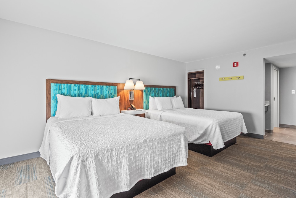 Hampton Inn Columbus North - photo 24