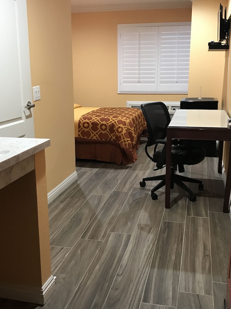 Executive Suites Inn - photo 7