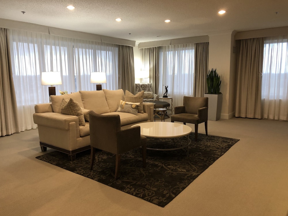 InterContinental Suites Hotel Cleveland by IHG - photo 2
