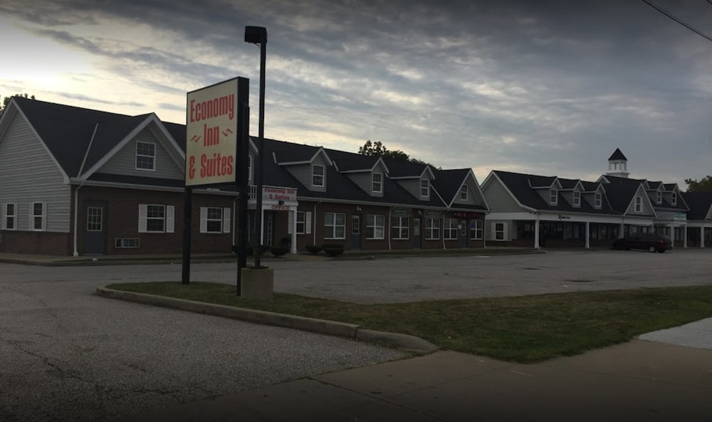 Economy Inn North Randall - photo 36
