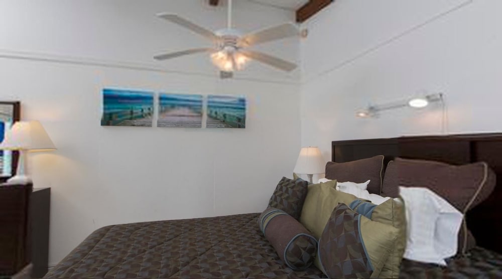 Driftwood Resort - photo 9