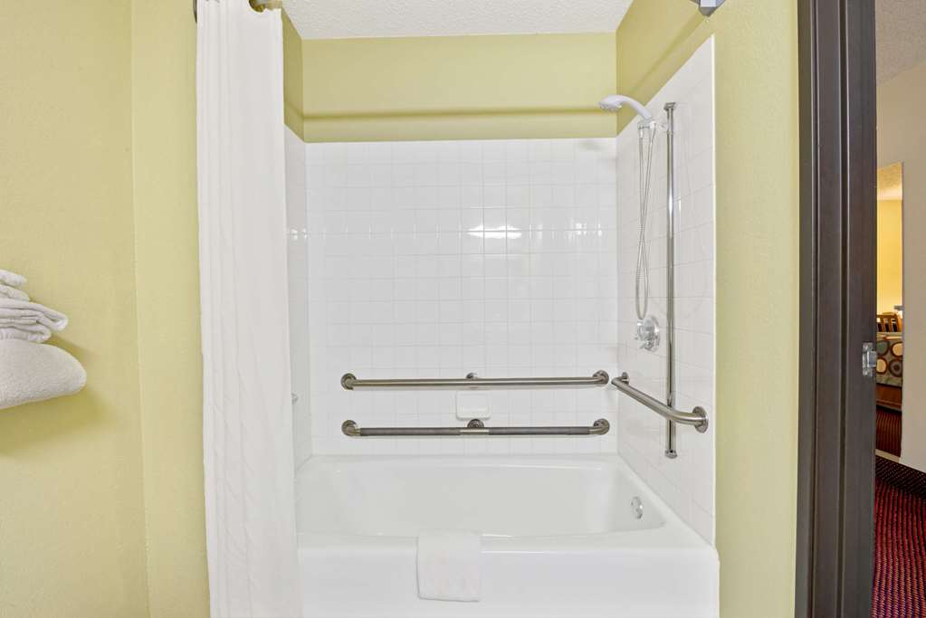 Super 8 by Wyndham Mentor Cleveland Area - photo 15