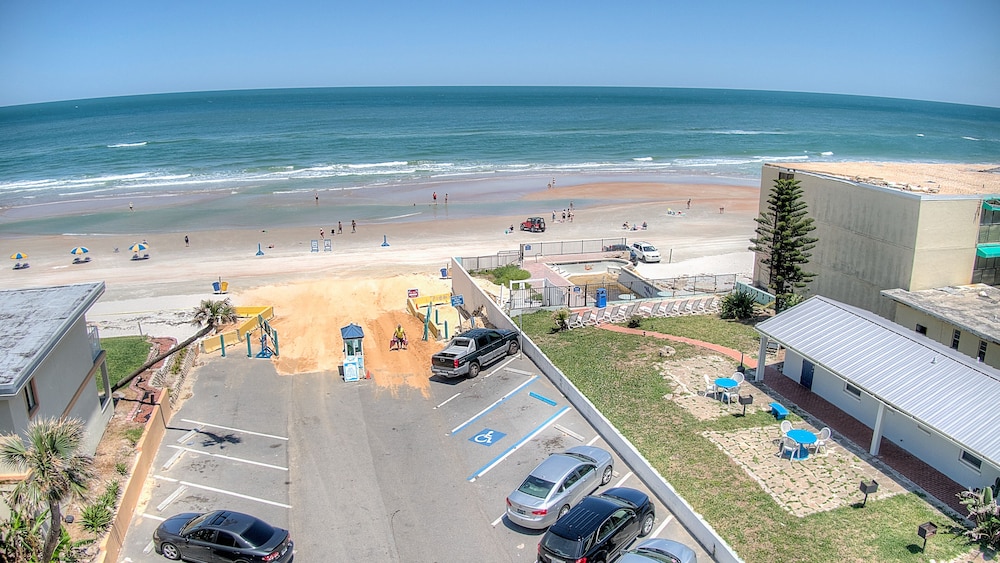 Daytona Shores Inn & Suites - photo 41