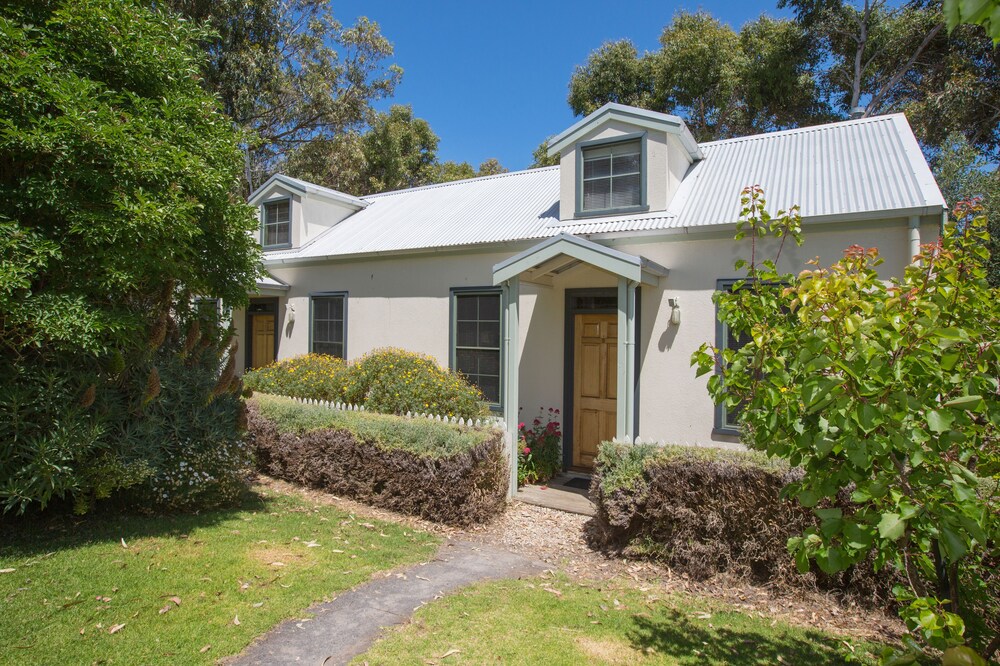 Clonmara Country House and Cottages — 4-Star Luxury Hotel in Port Fairy, Australia