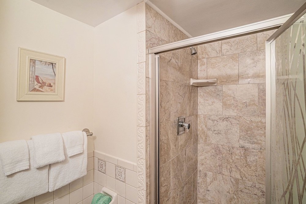 0304 Waters Edge Resort 1 Bedroom Condo by RedAwning - photo 11