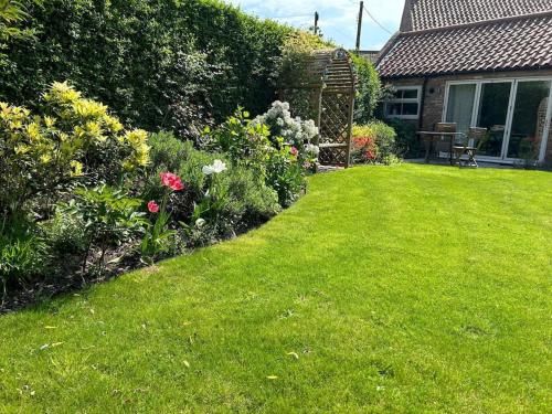 Pretty Garden Cottage