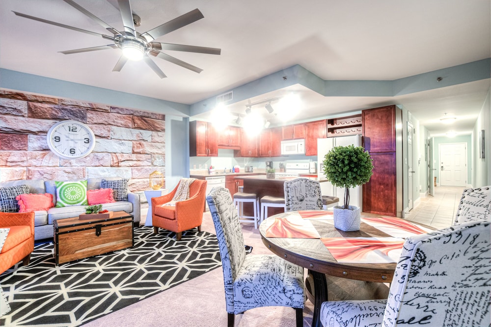 Laketown Wharf Resort by Aneliya's Rentals - photo 528