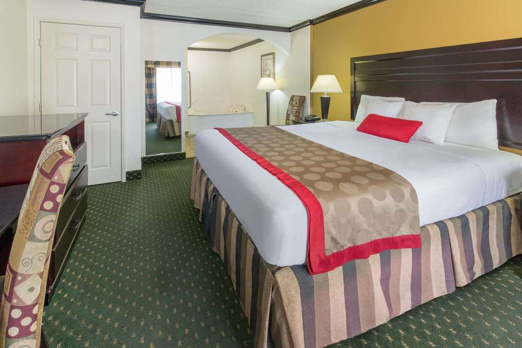 Ramada by Wyndham Ontario - photo 9