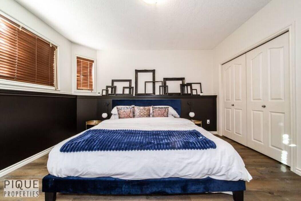 Chic Modern Vibes KING Bed Fireplace Sleeps 4 Wifi — 4-Star Luxury Hotel in Edmonton, Canada