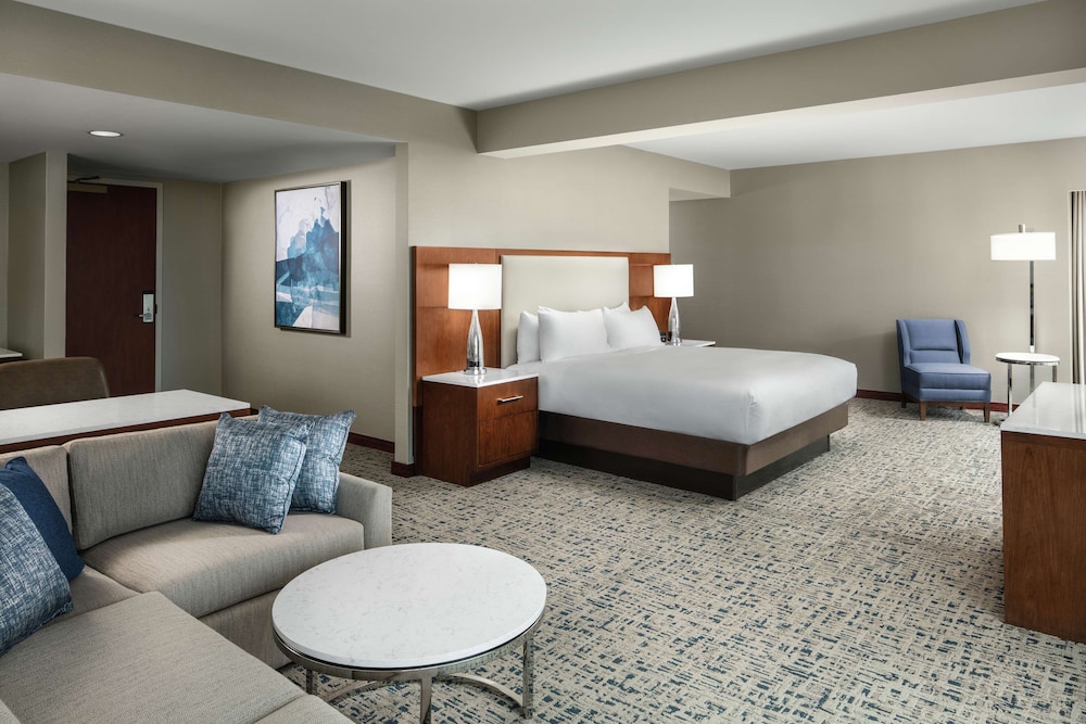 Hilton Boston Logan Airport - photo 8