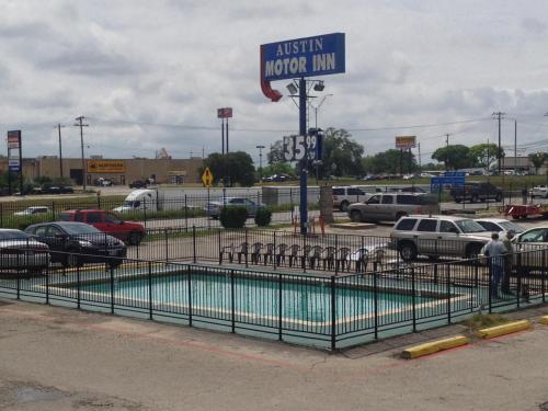 Austin Motor Inn - photo 3