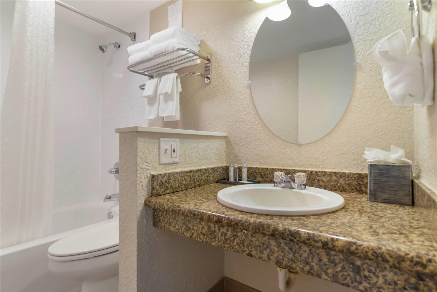 Inn on Destin Harbor an Ascend Collection Hotel - photo 24