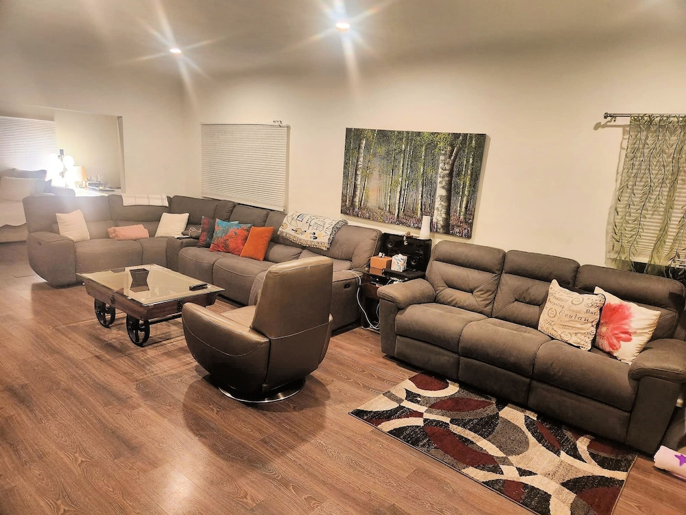 Glamorous KTown Boutique Residences with Rooftop view — 4-Star Luxury Hotel in Los Angeles, United States