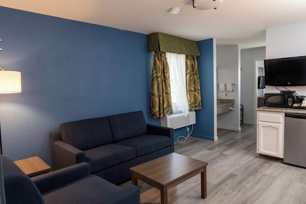 Quality Inn & Suites Tulare - photo 3