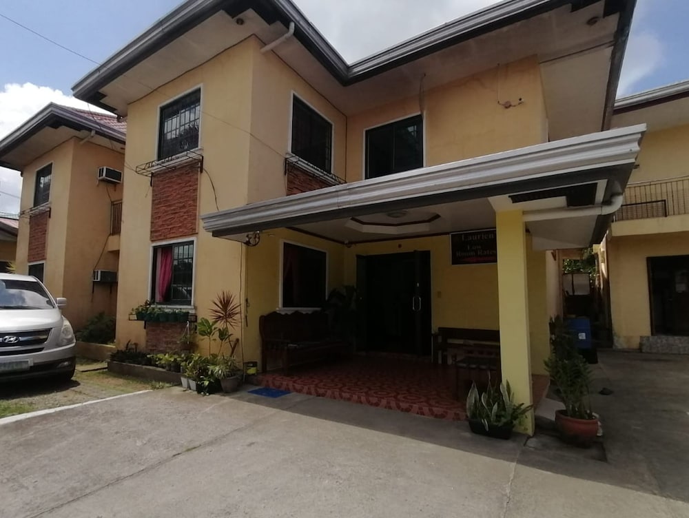 Oyo 879 Lauriens Budget Hotel 2 — Tagaytay