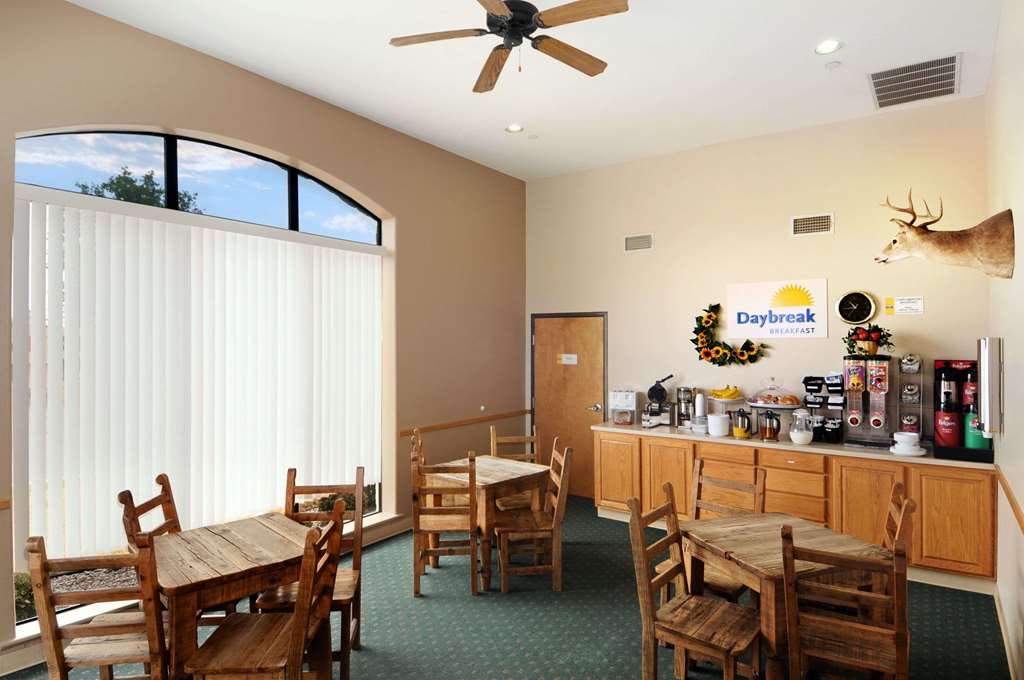 Days Inn & Suites by Wyndham Llano - photo 16
