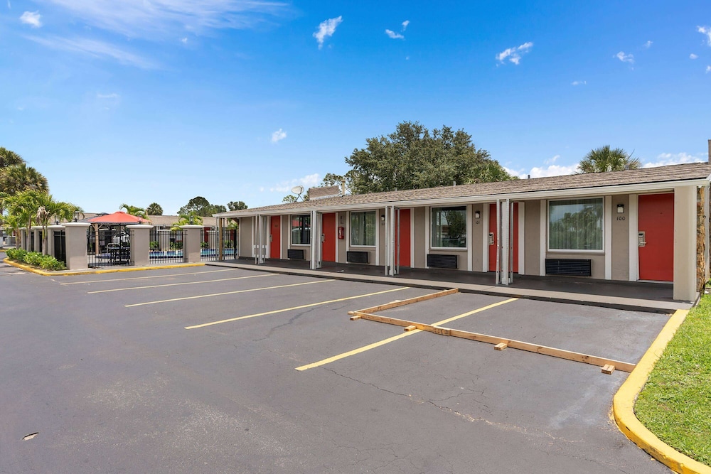 Super 8 by Wyndham Kissimmee Orlando - photo 51