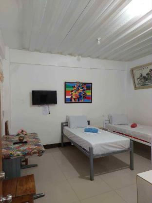 RedDoorz @ Wyns Hotel in Lucena, Philippines