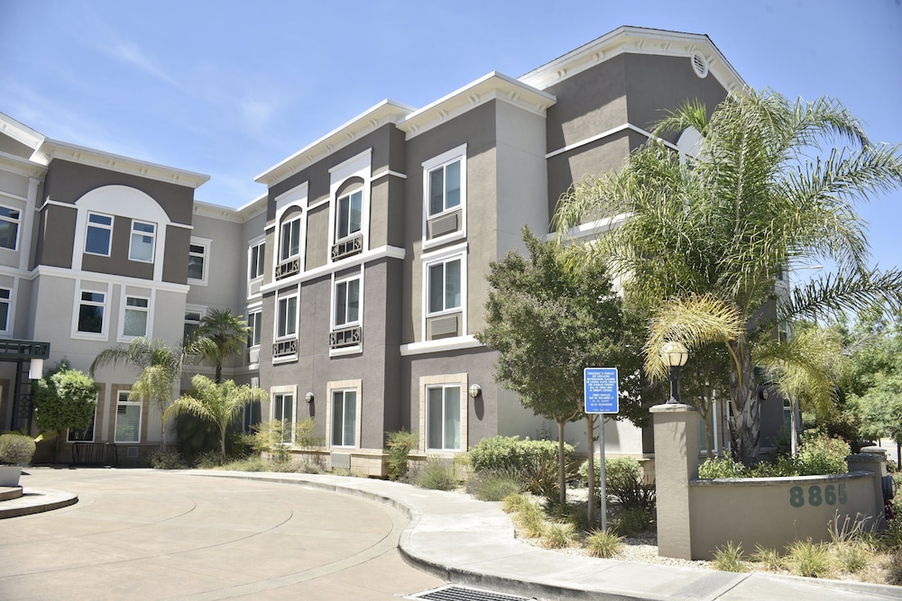 Holiday Inn Express Windsor Sonoma Wine Country by IHG - photo 38