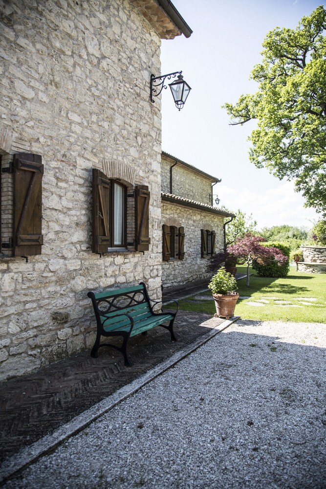 Casale delle Querce - carbon neutral hotel in Guardea