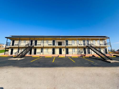 Lone Star Inn - photo 9