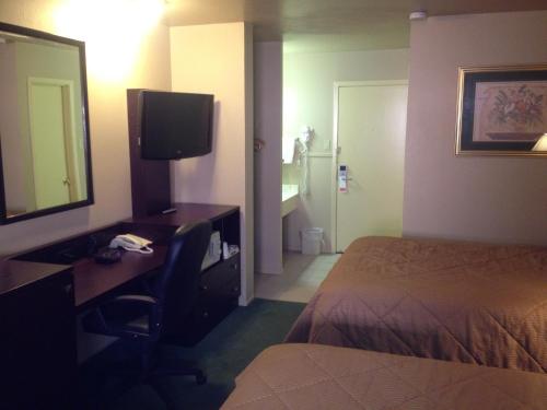 Colonial Inn Monahans - photo 3