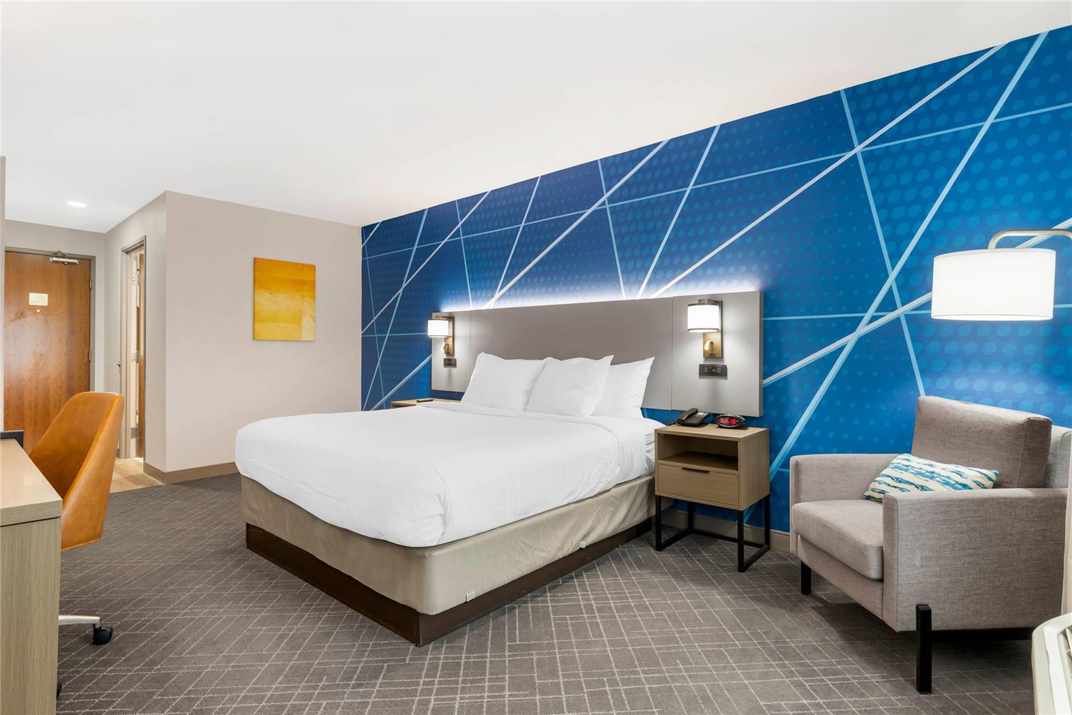 Peach Tree Inn and Suites - photo 8