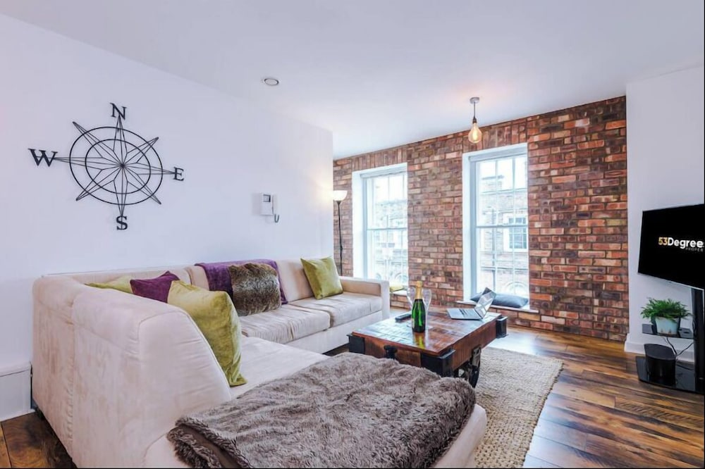 NEW Stunning City Centre 2 Bed Apartment in Chester by 53 Degrees Property Ideal for Couples & Groups Sleeps 4 — 4-Star Luxury Hotel in Chester, United Kingdom