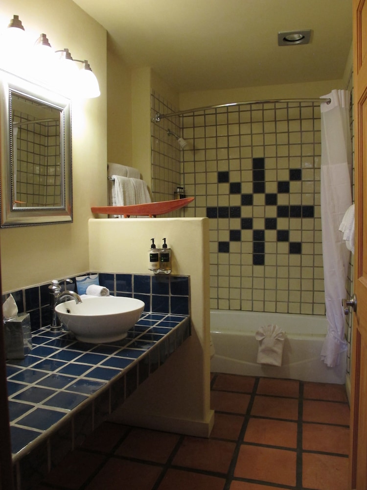 The Abiquiu Inn - photo 7