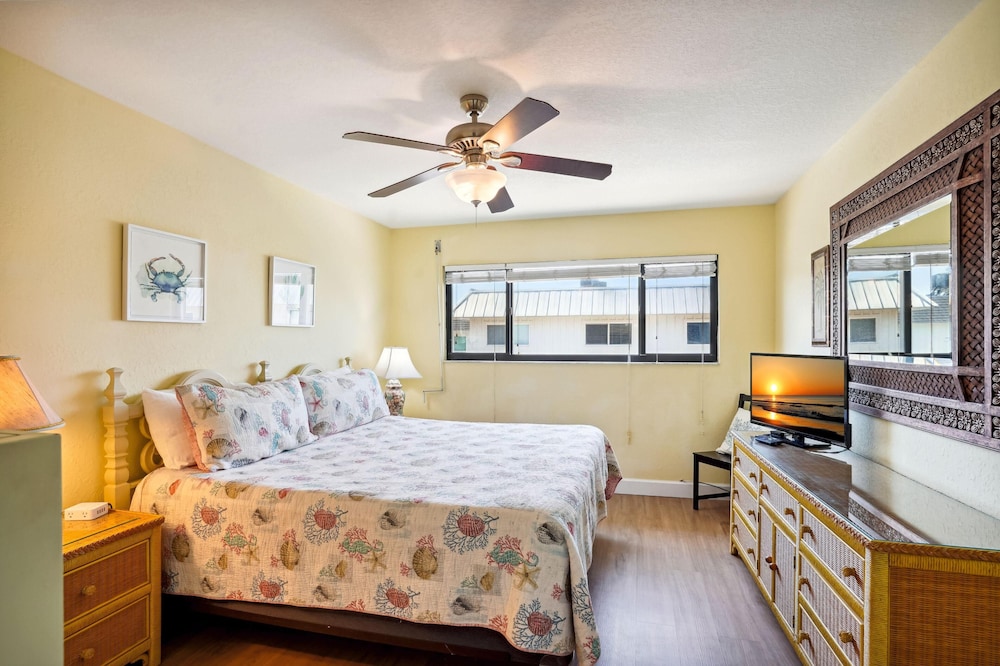 Gulfside Villas 3 — 4-Star Luxury Hotel in Indian Rocks Beach, United States