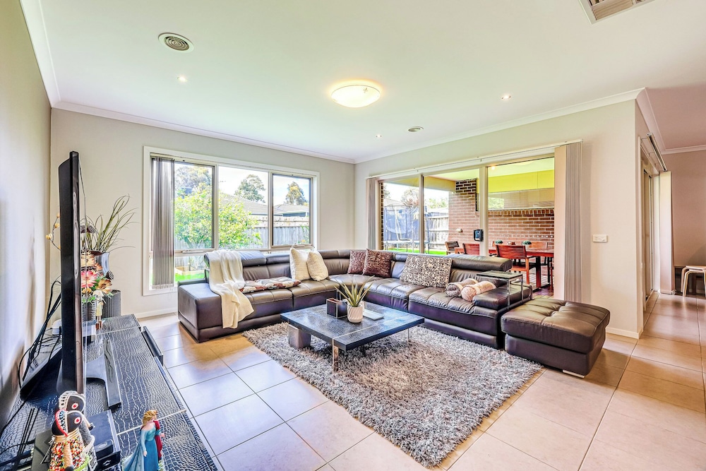 Stayau Spacious Stay Point Cook — Point Cook
