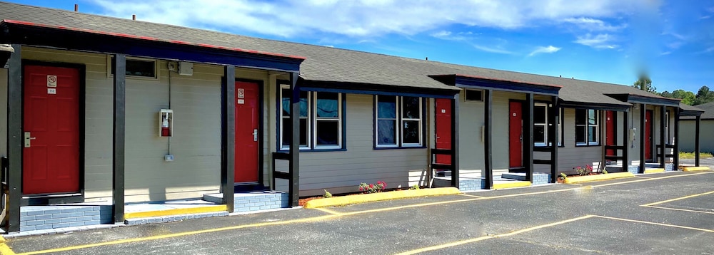 Whistling Pines Daily & Extended Stay Elizabeth City - photo 21