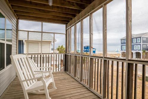 A Beach Music Paradise Too by Oak Island Accommodations - photo 6