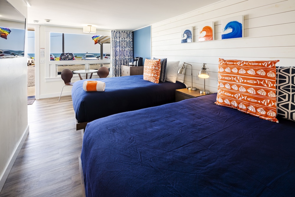 Breakwater Hotel - photo 9