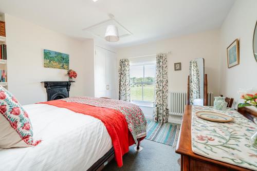 Beautiful Cottage in Brockenhurst with Forest View — 4-Star Luxury Hotel in Brockenhurst, United Kingdom