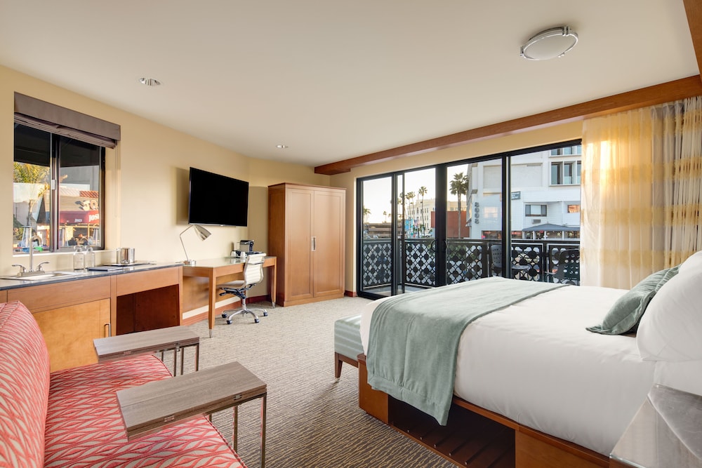 Cormorant Boutique Hotel - photo 9