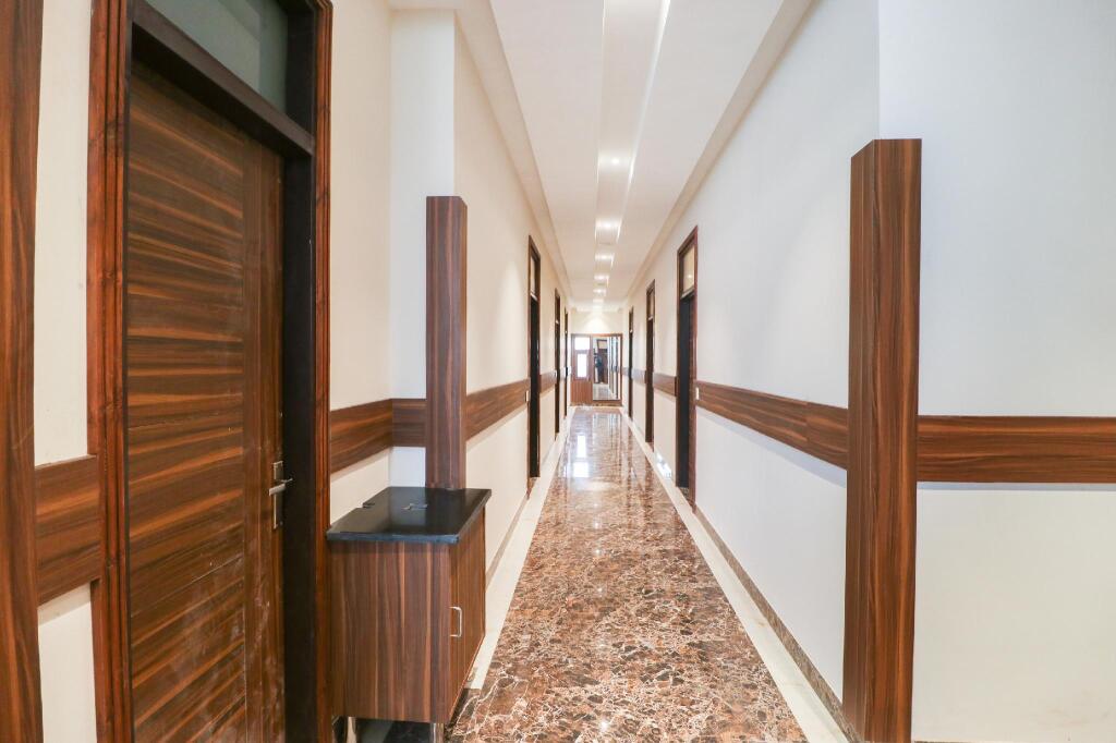 Capital O 60811 Hotel Woods In