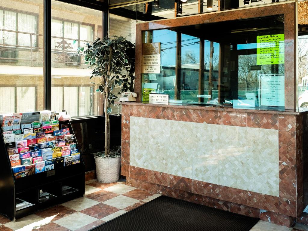 Capri Lynbrook Motor Inn - photo 2