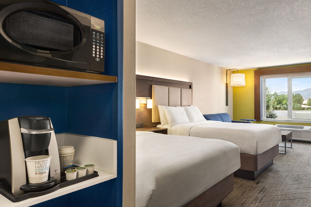 Holiday Inn Express & Suites Redding by IHG - photo 12