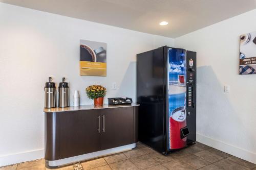 Concorde Inn Suites Pekin - photo 14