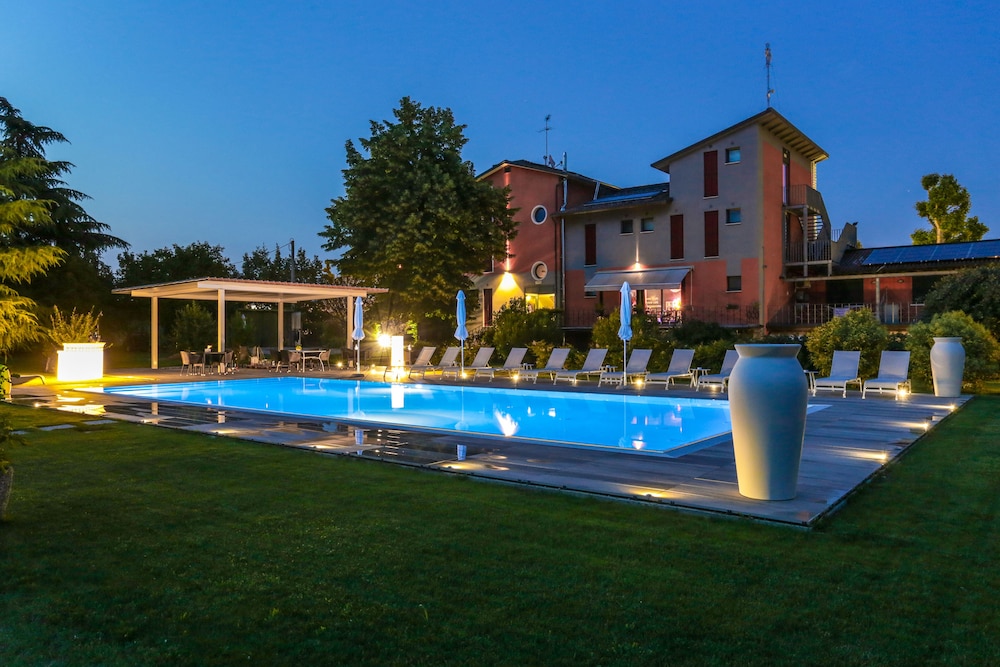 Residenza Cartiera 243 Country House — 4-Star Luxury Hotel in Lancenigo-Villorba, Italy