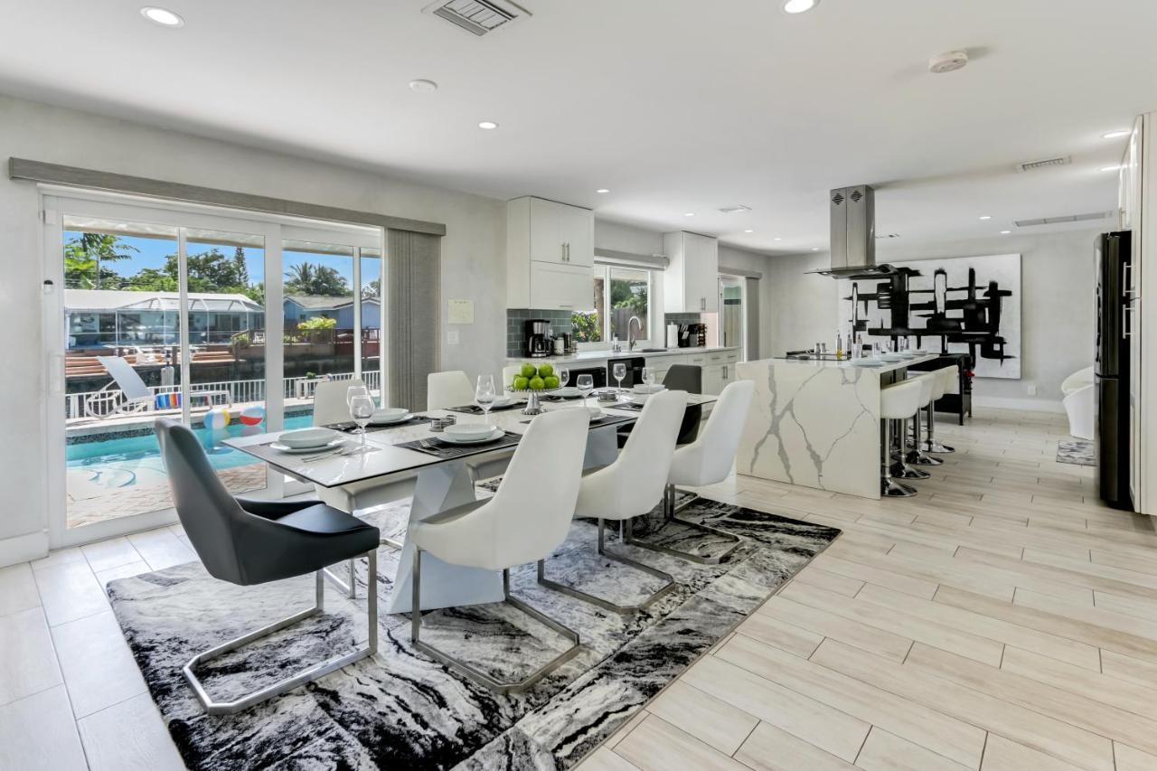Canal Water view private pool near beach in Fort Lauderdale, United States
