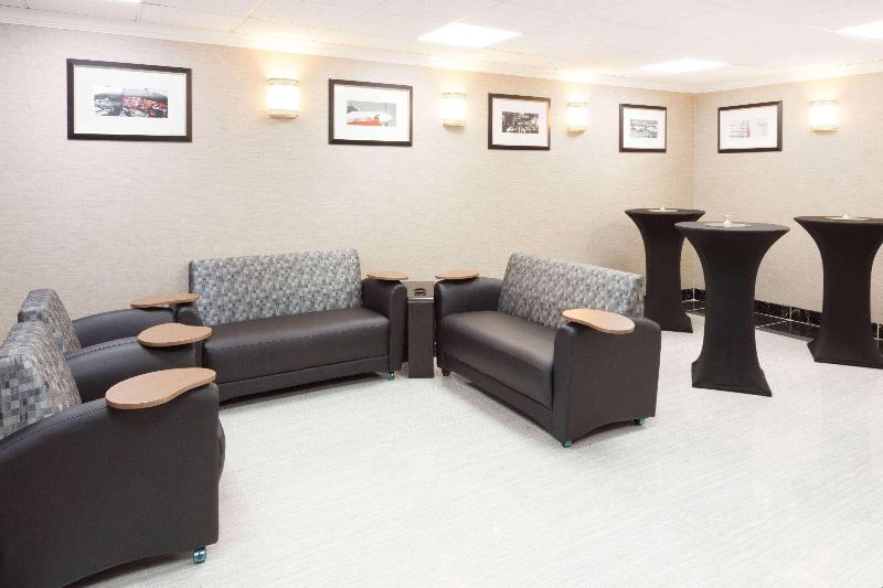 Ramada Plaza by Wyndham Chicago North Shore - photo 5