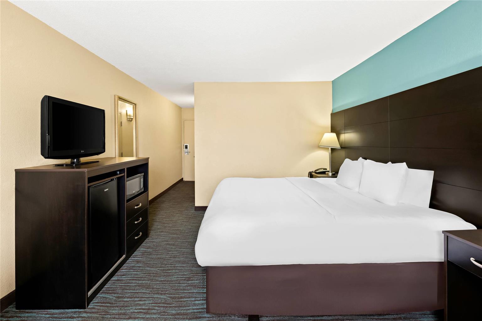 Quality Inn Dayton Airport - photo 18