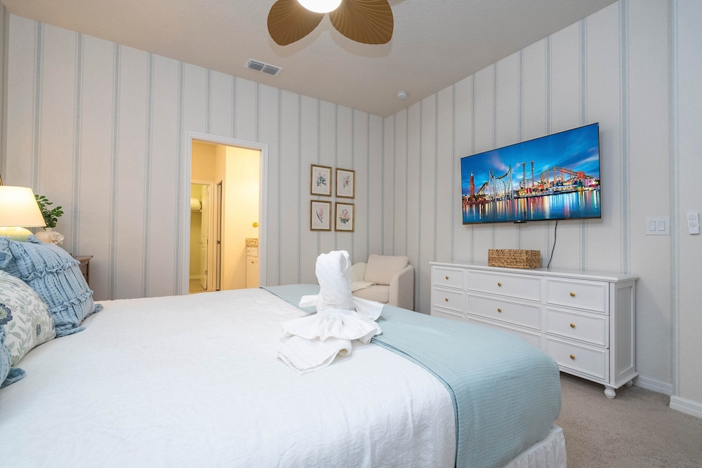 Amazing 5 Suite Home With Resort style Amenities - photo 35