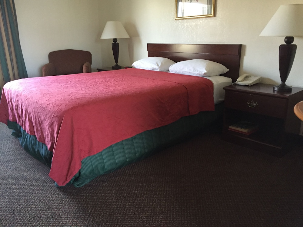 Red Carpet Inn Chambersburg - photo 15