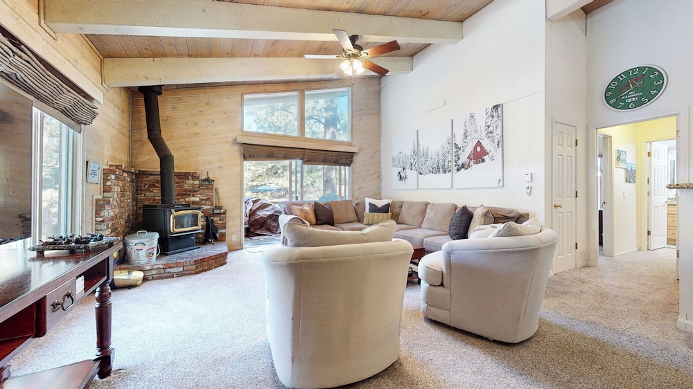 Mountain Chateau Retreat in Mammoth Lakes, United States